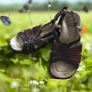 Earth Spirit Sandals Leather upper US size 6 brown in good shape comfort…